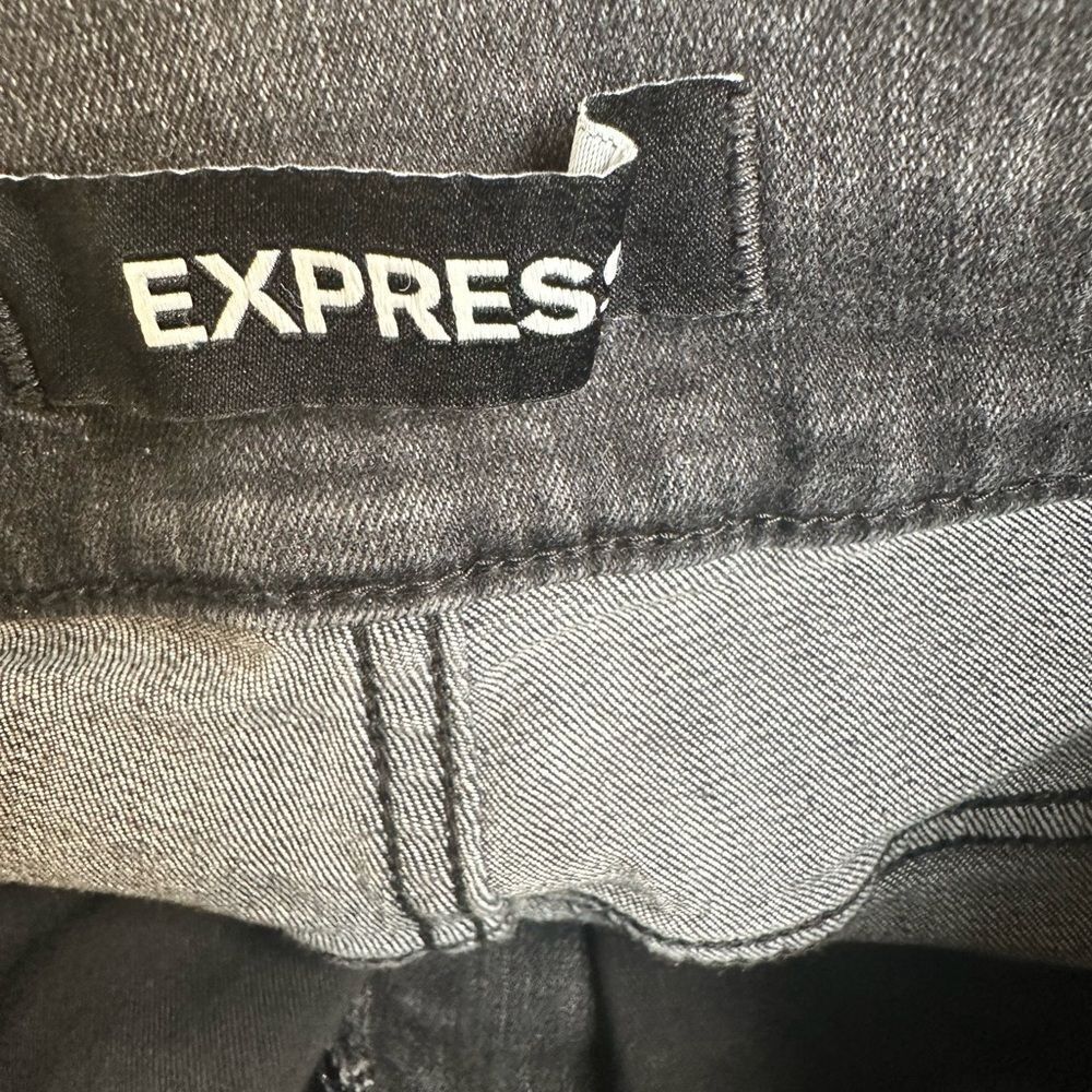 EUC Express Women’s High Waisted Black Wash Denim Jeans Front Button Accent - 16 - Picture 3 of 8